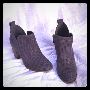 Steve Madden grey ankle boots NEW